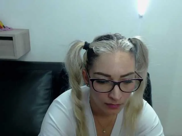 Live sex webcam photo for jeniferblanco #273133678