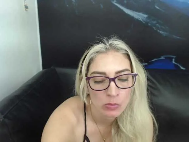 Live sex webcam photo for jeniferblanco #273320738