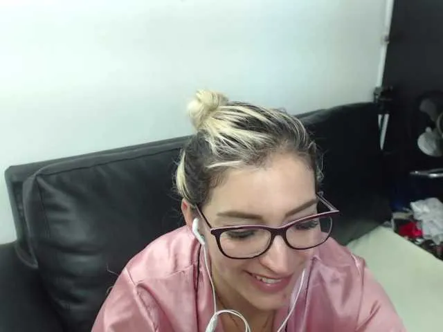 Live sex webcam photo for jeniferblanco #273881925