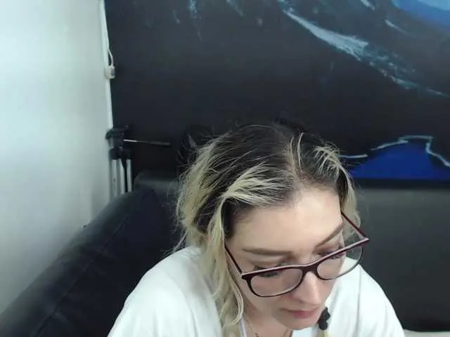 Live sex webcam photo for jeniferblanco #273963216