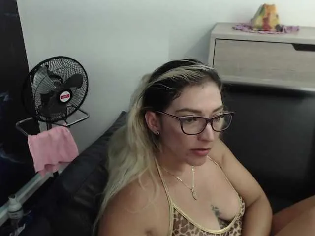 Live sex webcam photo for jeniferblanco #274215233
