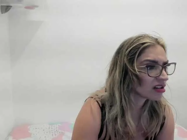 Live sex webcam photo for jeniferblanco #275978628