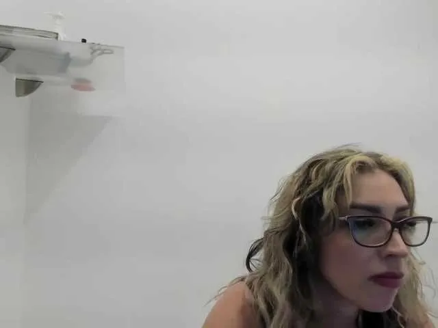 Live sex webcam photo for jeniferblanco #275994084