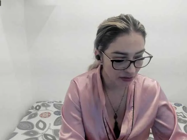 Live sex webcam photo for jeniferblanco #276301406