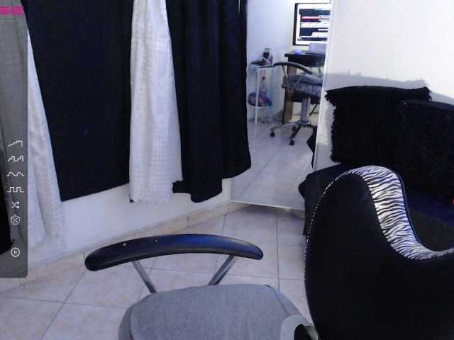 Live sex webcam photo for jenn-sexy #275593291