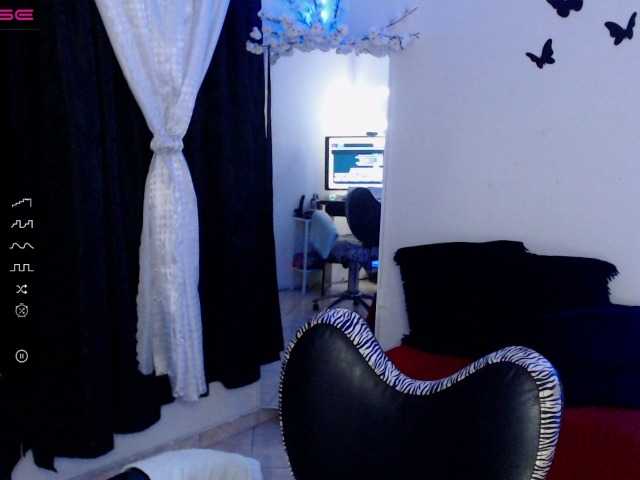 Live sex webcam photo for jenn-sexy #275815832