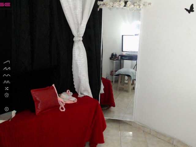 Live sex webcam photo for jenn-sexy #276000925