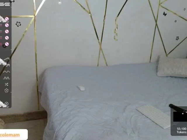 Live sex webcam photo for jennRodrigues #274317558