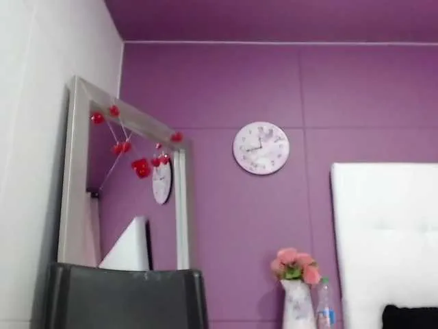 Live sex webcam photo for jennaowen #273985096