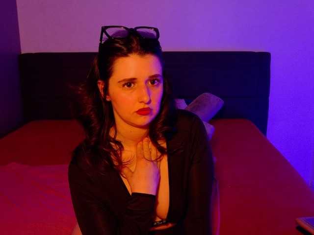 Live sex webcam photo for jennasxy19 #290931656