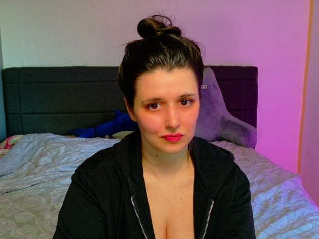 Live sex webcam photo for jennasxy19 #291052561