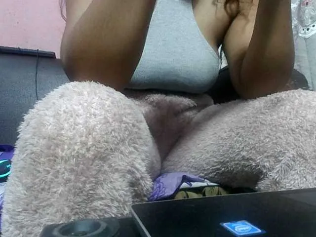 Live sex webcam photo for jenniella #290875701
