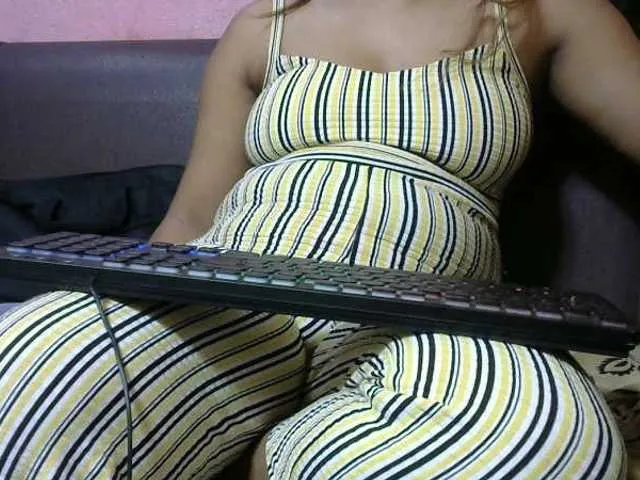 Live sex webcam photo for jenniella #290977076