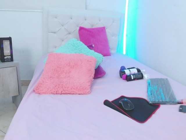 Live sex webcam photo for jennyssa #272270237