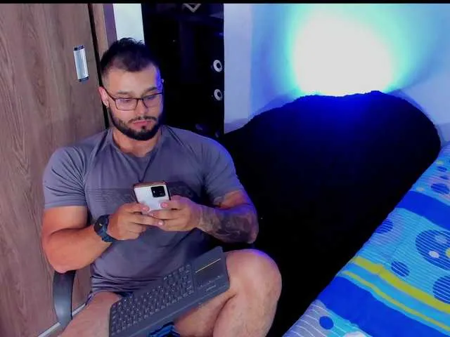 Live sex webcam photo for jeremyGT1 #275692503