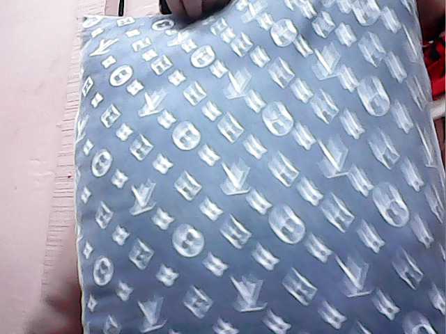 Live sex webcam photo for jerlencumshow #272157178