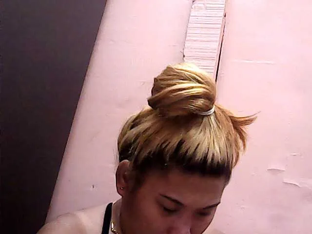 Live sex webcam photo for jerlencumshow #272549733