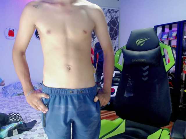 Live sex webcam photo for jeronimooo- #275945260