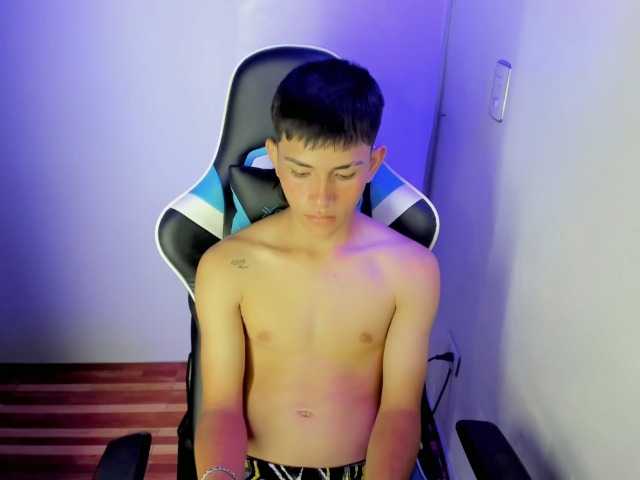 Live sex webcam photo for jeronimooo- #276222469