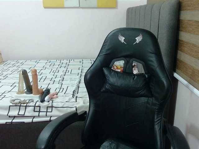 Live sex webcam photo for jessica1999 #290190835