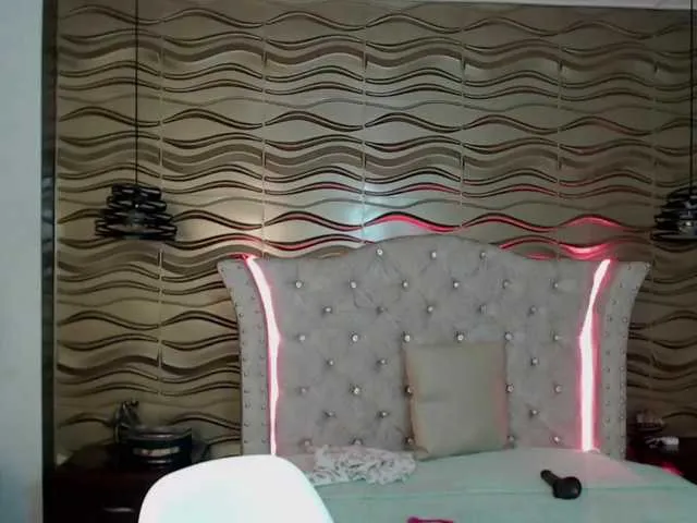 Live sex webcam photo for jessicaFox11 #274297082