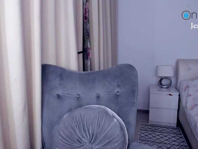 Live sex webcam photo for jessykm123 #271996434