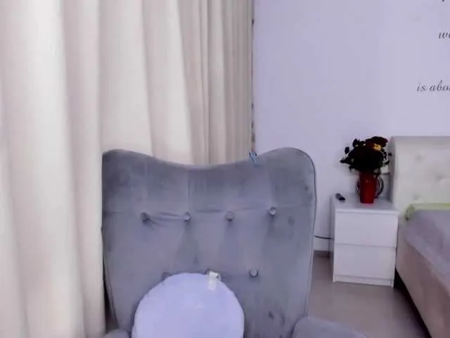 Live sex webcam photo for jessykm123 #276109025