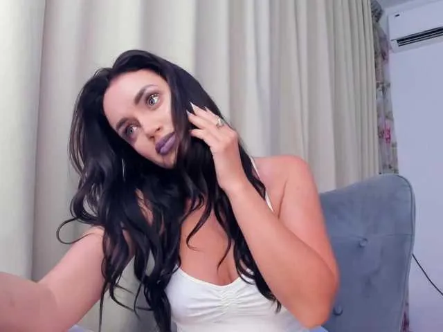 Live sex webcam photo for jessykm123 #276243197