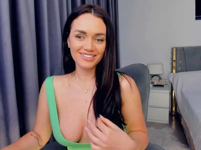 Live sex webcam photo for jessykm123 #290649340