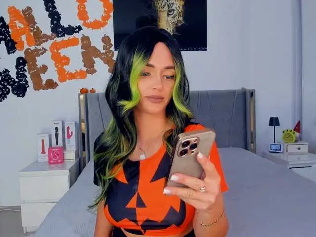 Live sex webcam photo for jessykm123 #292184623