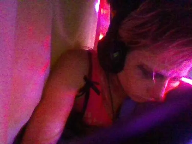 Live sex webcam photo for jetmakesmewet #278761257