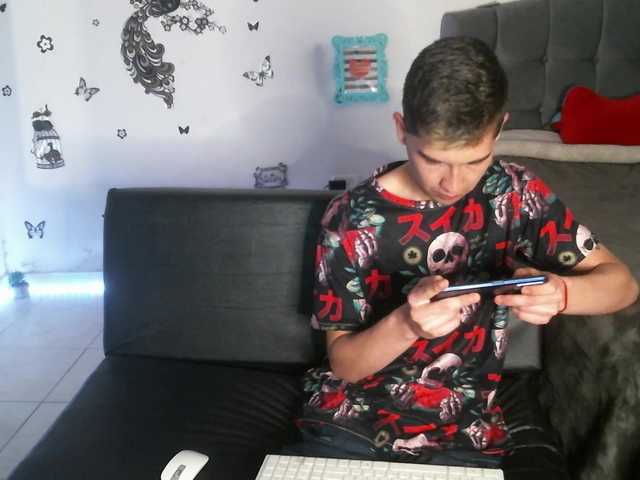 Live sex webcam photo for jeyadventures01 #276178230