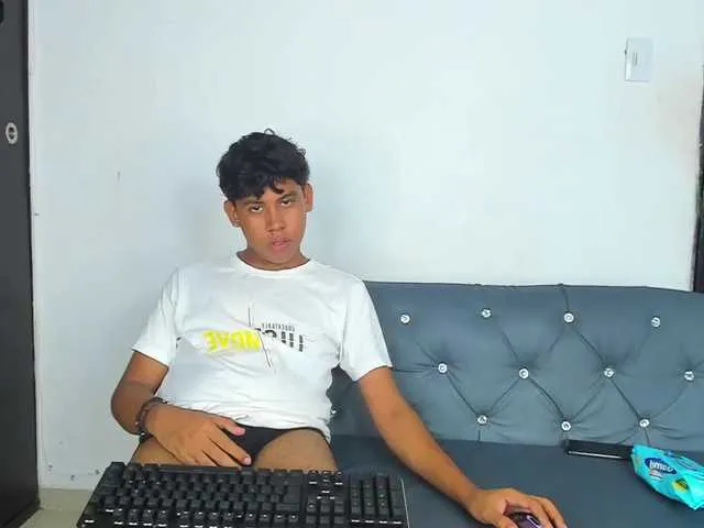 Live sex webcam photo for jeydee2021 #276588068