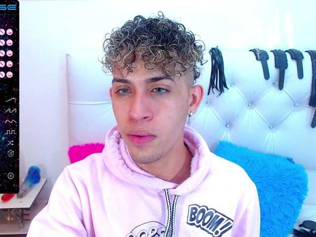 Live sex webcam photo for jhonaiber-boy #275799275