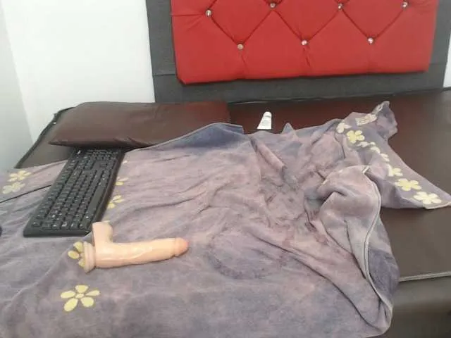 Live sex webcam photo for jhonnyyk #290571460