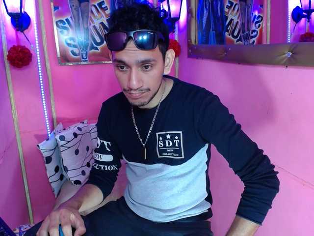 Live sex webcam photo for jhovannel #275581529