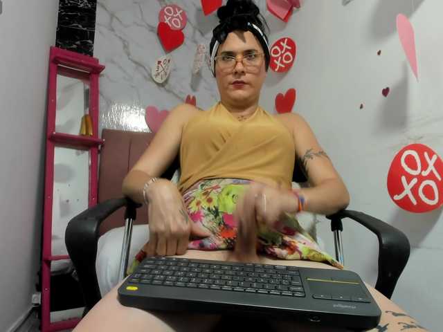 Live sex webcam photo for jimena-69 #290760884