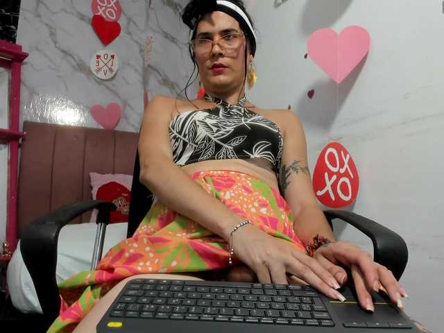 Live sex webcam photo for jimena-69 #290777575