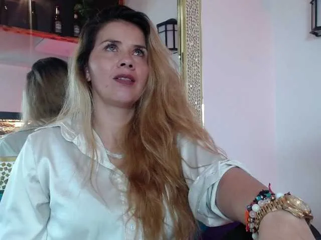 Live sex webcam photo for jipsy-34 #275599276