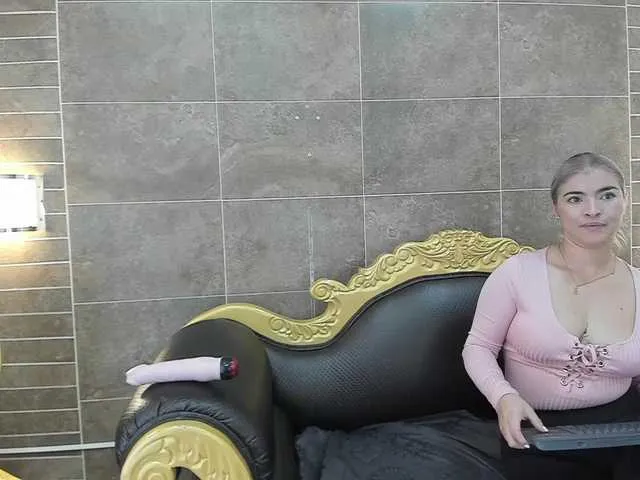 Live sex webcam photo for joanne-moore #272646032