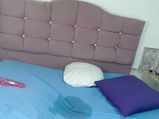 Live sex webcam photo for johanna-2411 #274012350