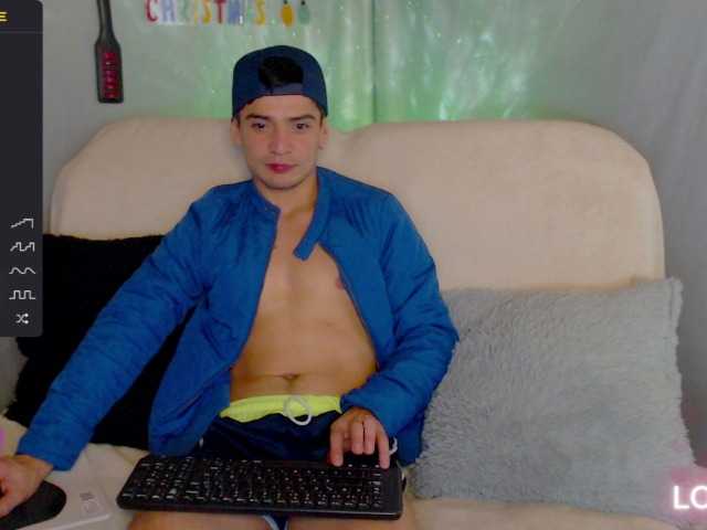 Live sex webcam photo for johansweet1 #276945712