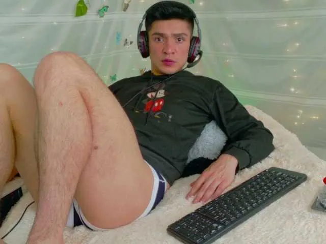 Live sex webcam photo for johansweet1 #290821773