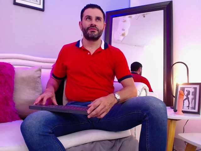 Live sex webcam photo for jonasbeards #276067043