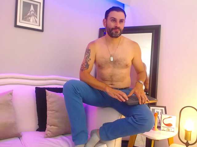 Live sex webcam photo for jonasbeards #276074560