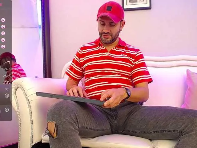 Live sex webcam photo for jonasbeards #276476368