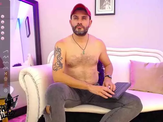 Live sex webcam photo for jonasbeards #276524028