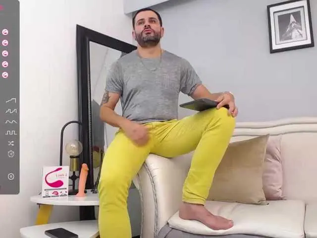 Live sex webcam photo for jonasbeards #276600696