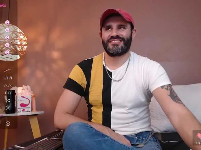 Live sex webcam photo for jonasbeards #277851345