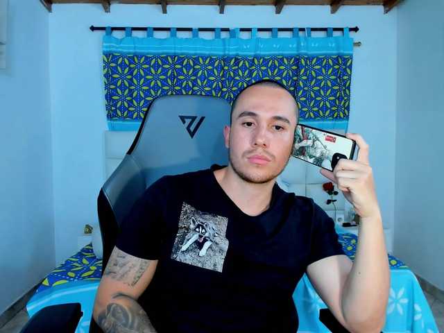 Live sex webcam photo for juan-Jimenez #290398367